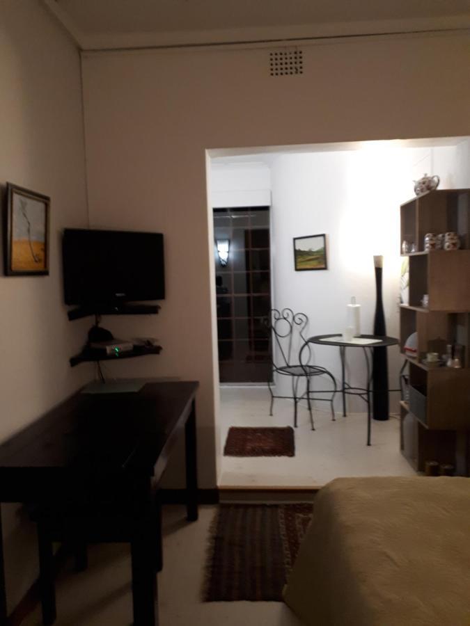 Hotel A La Fugue Upington Esterno foto
