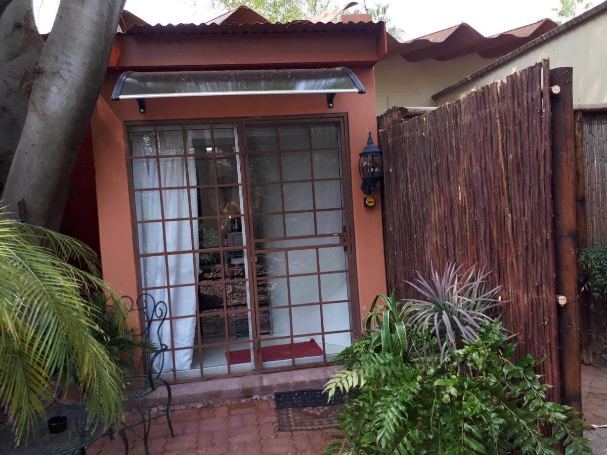 Hotel A La Fugue Upington Esterno foto