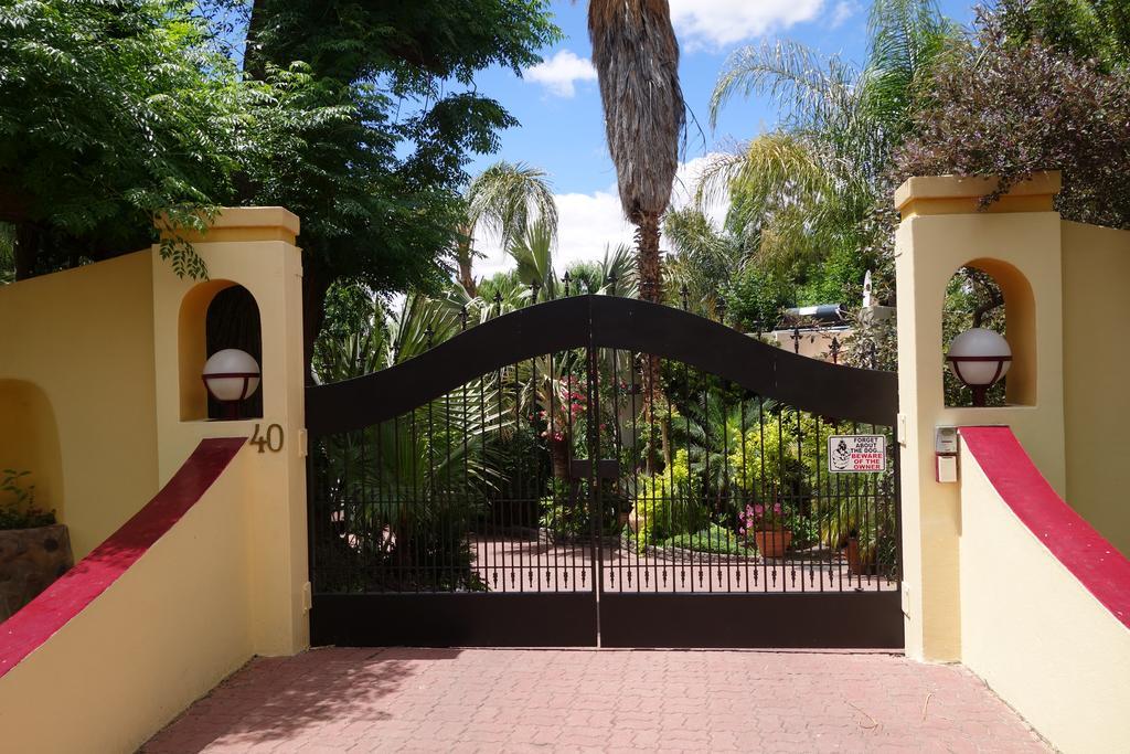 Hotel A La Fugue Upington Esterno foto